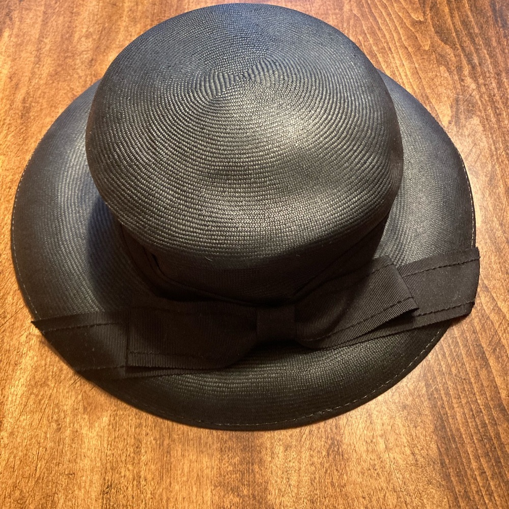 Marida women’s black hat with detail 
Vintage